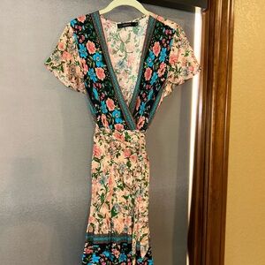 Elegant Floral Midi Dress with V-Neck